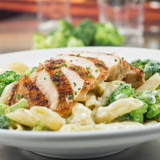 CHICKEN & BROCCOLI PASTA